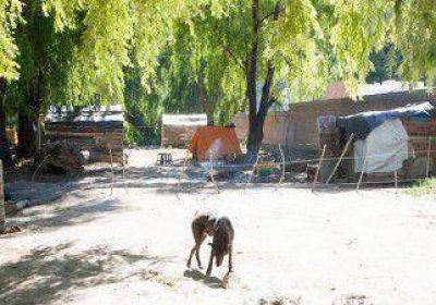 Nueve familias ocuparon terreno de Mo�o Azul 