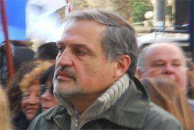 Docentes seguir�n por el interior a Scioli para �mantener� el reclamo