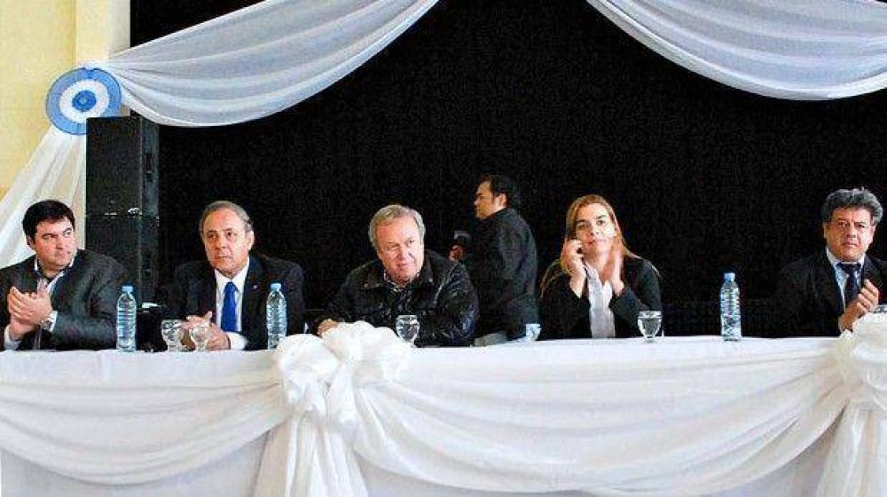Tregua entre un intendente y el gobernador Peralta