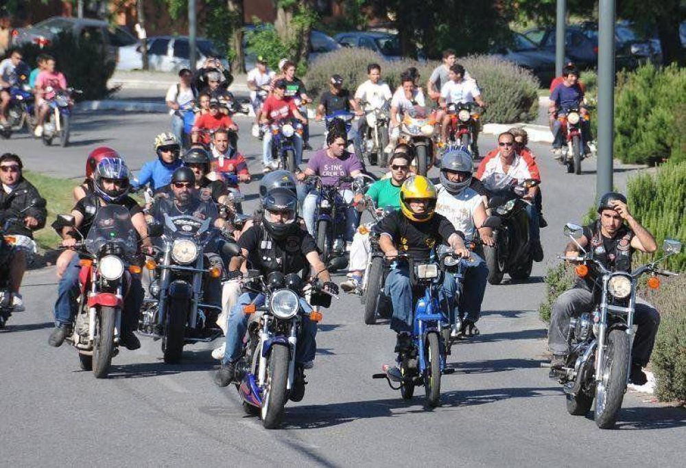 Unas 2 mil motos llenaron de alegr�a y color la ciudad en el Encuentro Mototur�stico