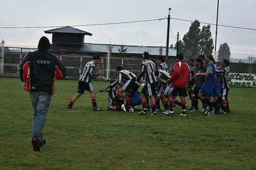  Disturbios y tres heridos leves al finalizar un partido del f�tbol local