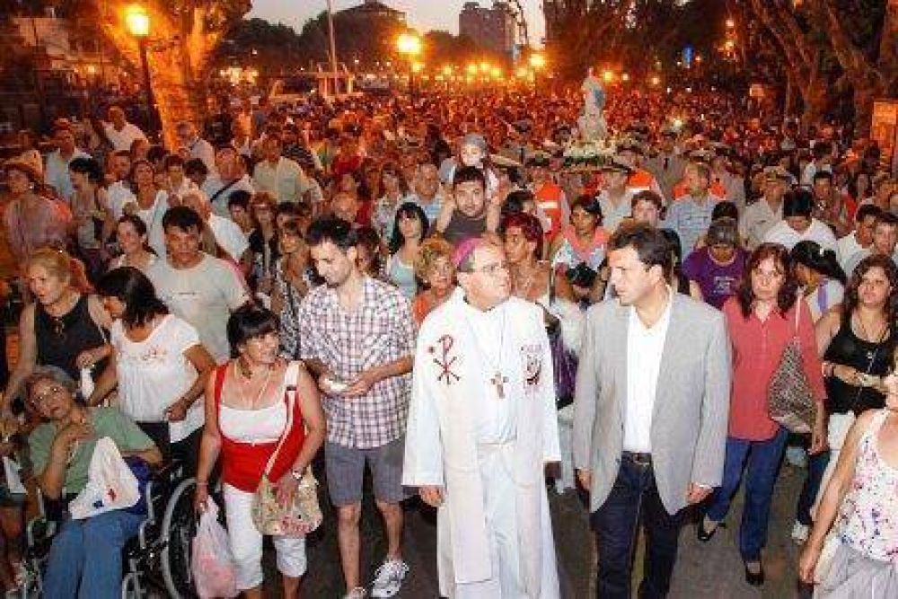 Miles de vecinos celebraron el D�a de la Virgen en Tigre 