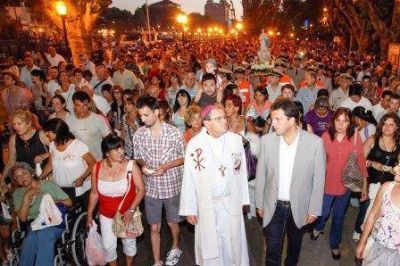 Miles de vecinos celebraron el D�a de la Virgen en Tigre 