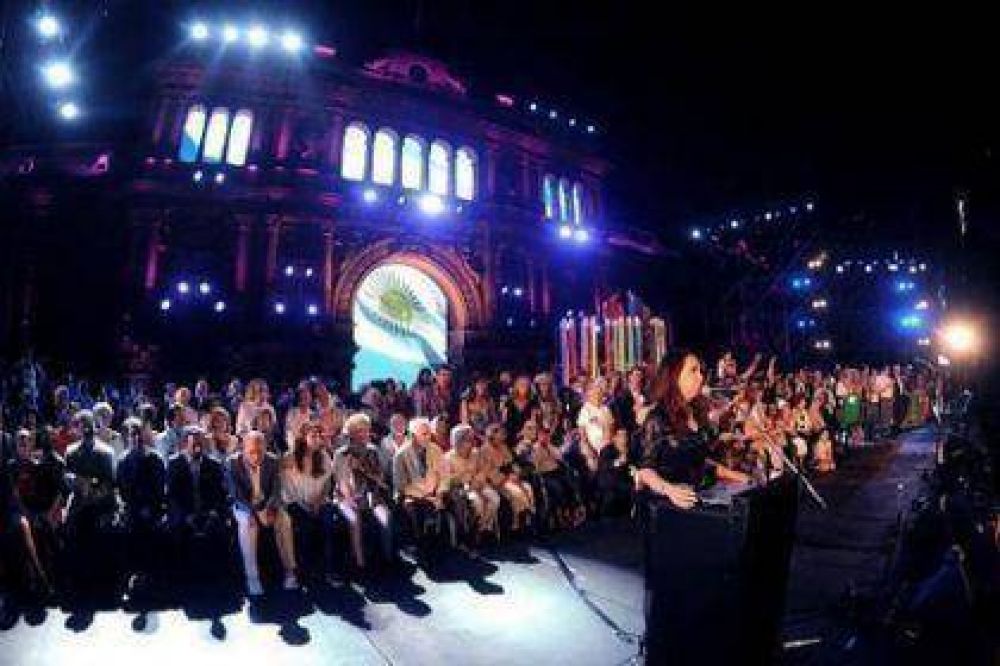 "Es necesario que haya mayor independencia del poder econ�mico y de las corporaciones"
