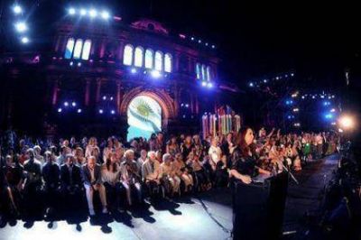 "Es necesario que haya mayor independencia del poder econ�mico y de las corporaciones"