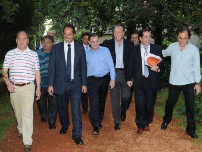 Scioli e intendentes por la basura
