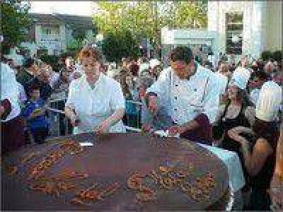  Este lunes continua el 8 Festival Gastronmico