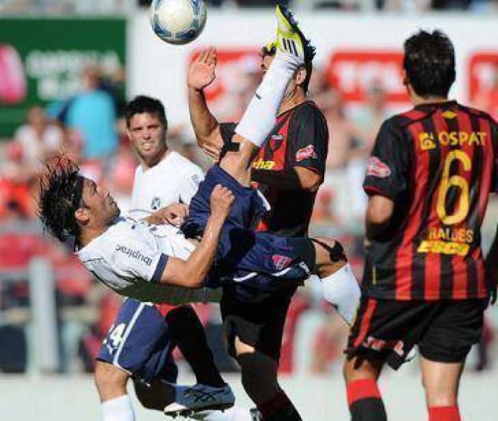 El Rojo y Col�n terminaron el a�o con un emotivo 2 a 2 