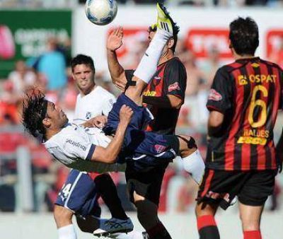 El Rojo y Col�n terminaron el a�o con un emotivo 2 a 2 