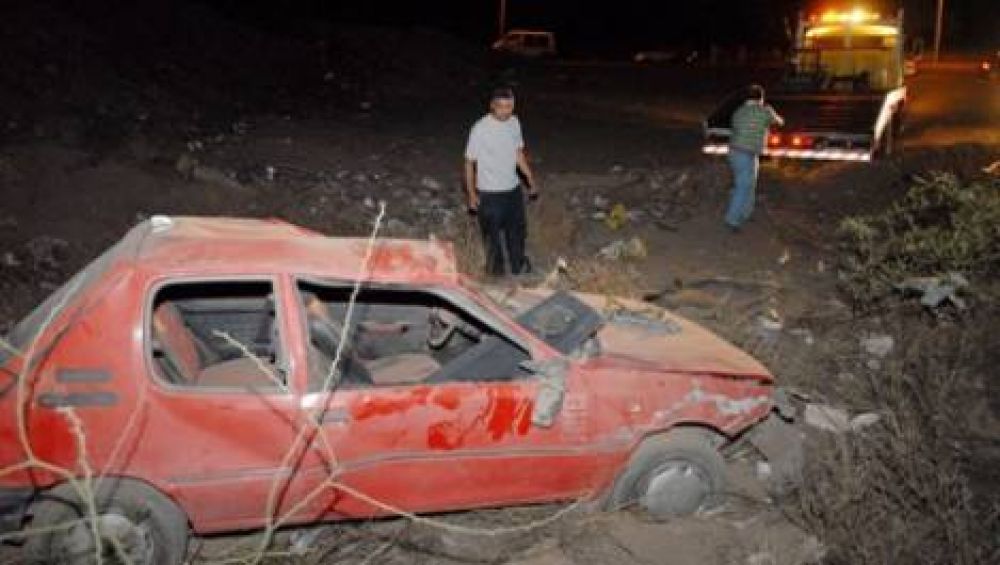Espectacular choque y vuelco en la zona norte 