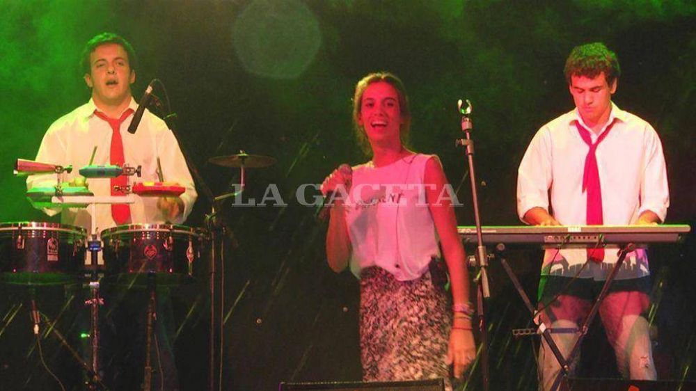 Agapornis estren� canciones en Tucum�n 
