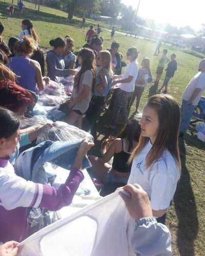 Realizaron una feria de ropa gratuita en el barrio Pueyrred�n  