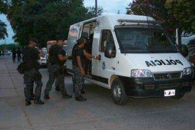 Hallaron el cuerpo sin vida de una mujer dentro de un canal de riego en el barrio Sargento Cabral 