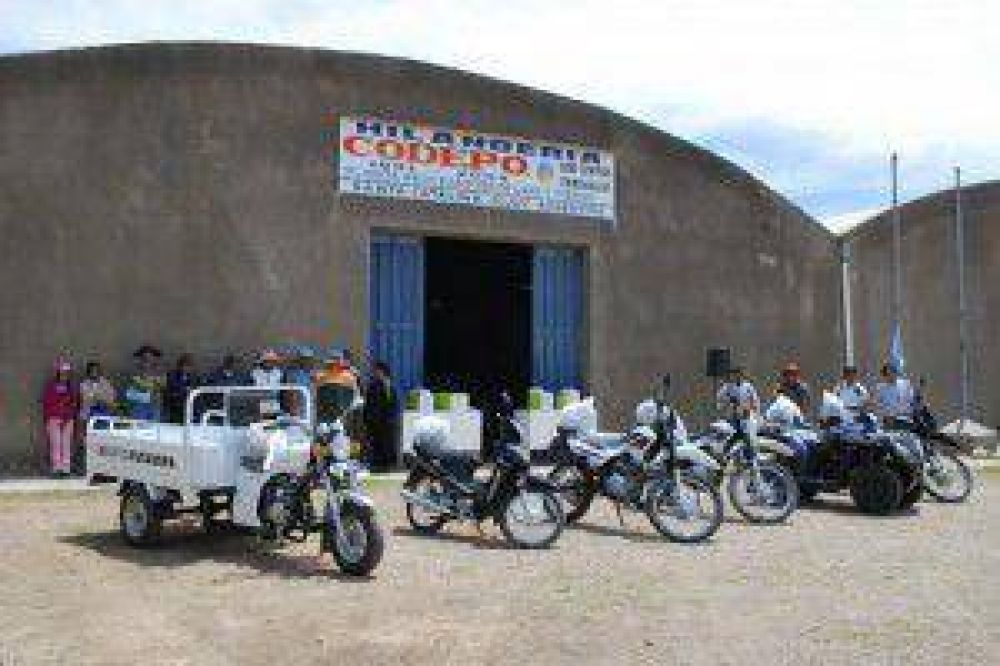 Productores de la puna recibieron motos y medicamentos 