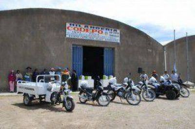 Productores de la puna recibieron motos y medicamentos 