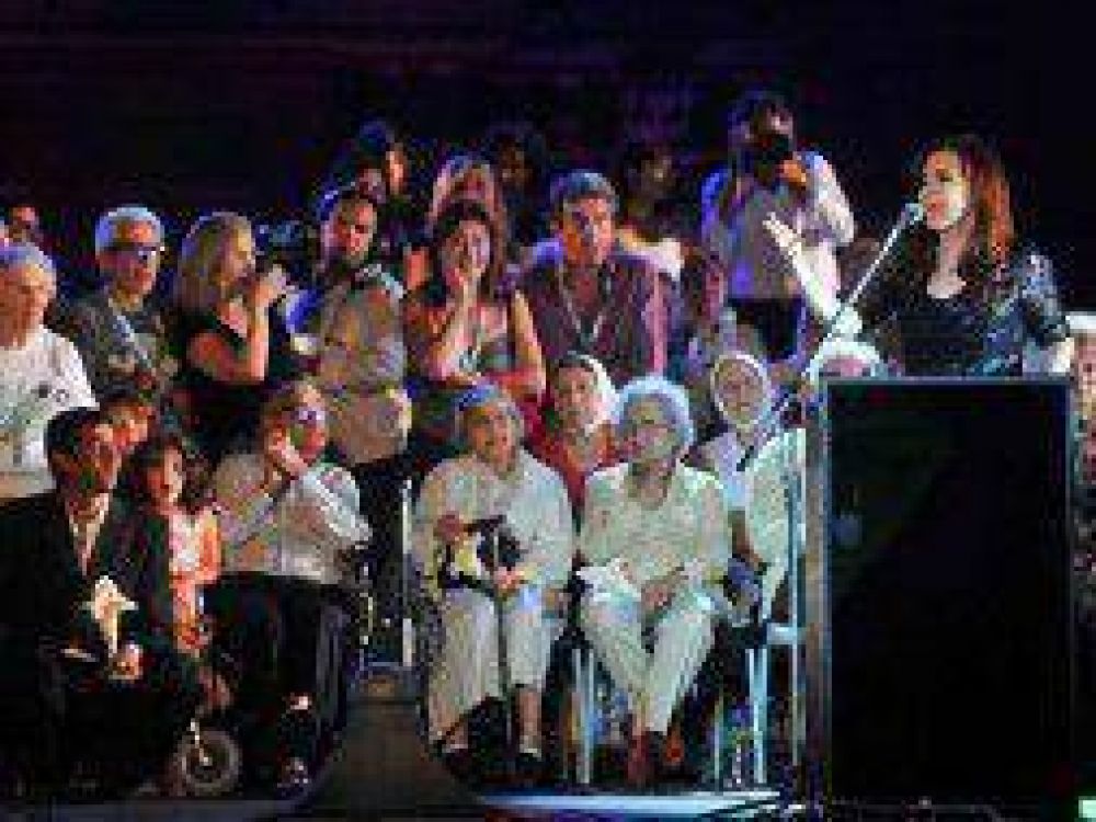 9D: Por cadena nacional, Cristina celebr� los 29 a�os de Democracia