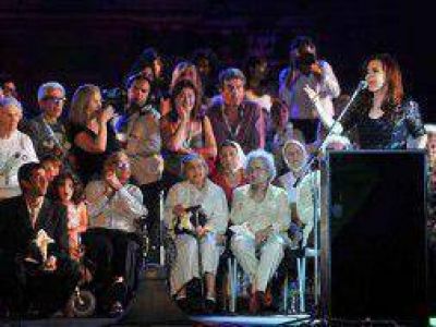 9D: Por cadena nacional, Cristina celebr� los 29 a�os de Democracia