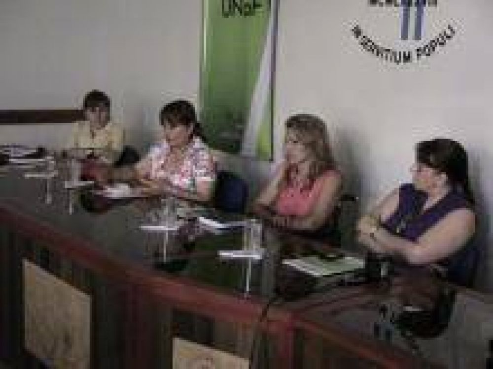 Charla sobre violencia de Genero congrego a poderes del Estado y organizaciones intermedias  