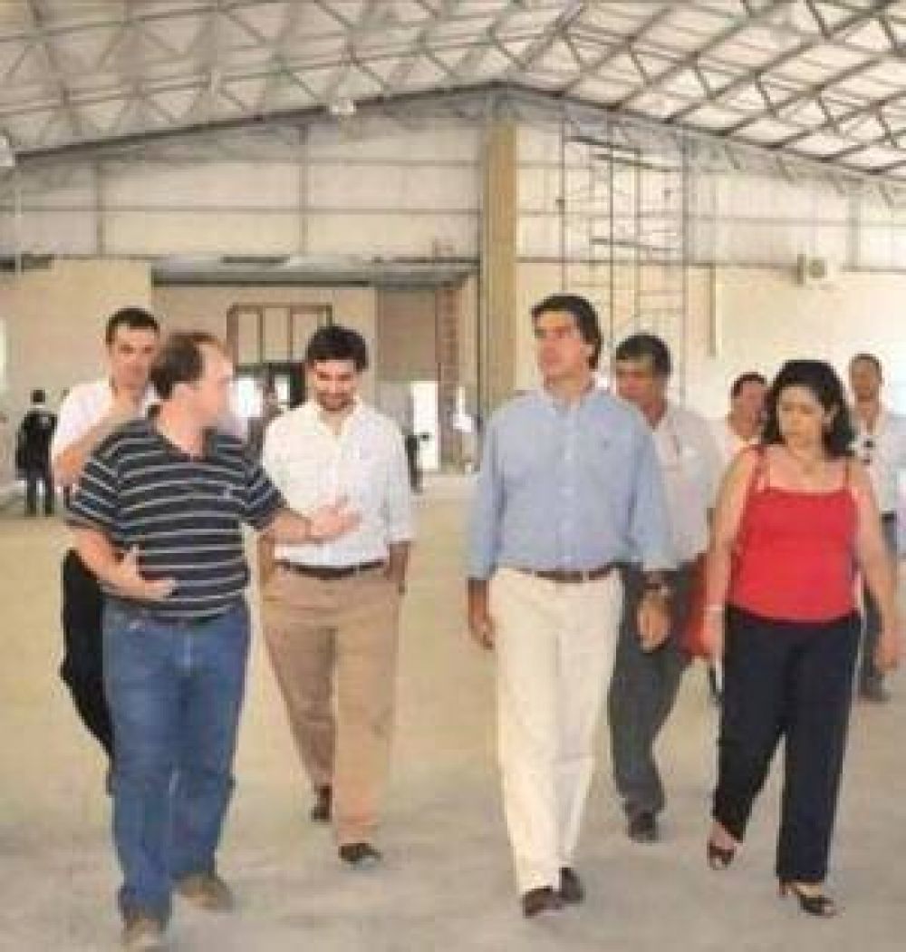 Inauguran una f�brica de generadores y grupos electr�genos en Puerto Tirol 