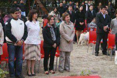 La Gobernadora R�os presidi� el acto de colaci�n del 1er egresado secundario de modalidad de educaci�n rural de la provincia