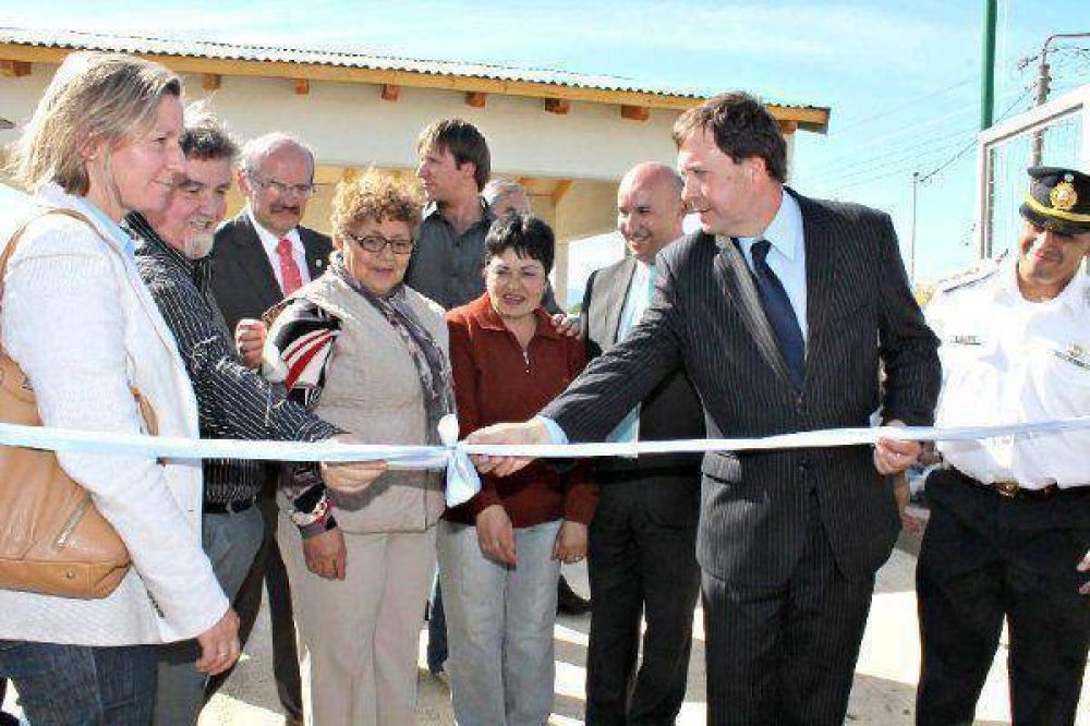En el d�a del polic�a de R�o Negro, inauguraron la Subcomisar�a 80 del barrio San Francisco