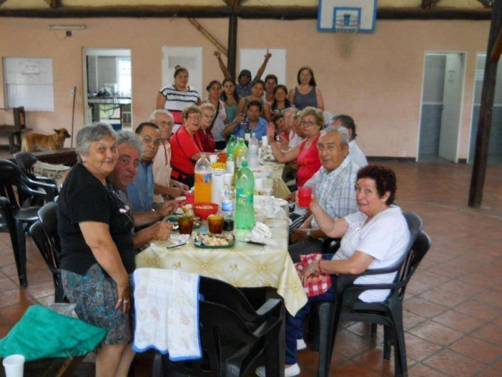 Pte. Per�n - Abuelos en almuerzo de fin de a�o