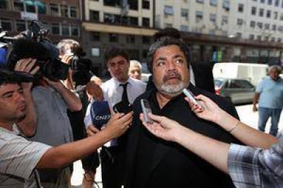 "Hablamos de salarios y ganancias", dijo Cal� tras reunirse con Moreno