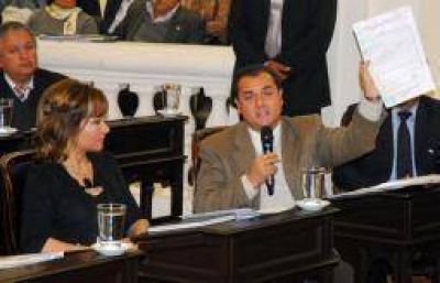 Critican al quintelismo por votar a favor del Presupuesto Provincial 2013 