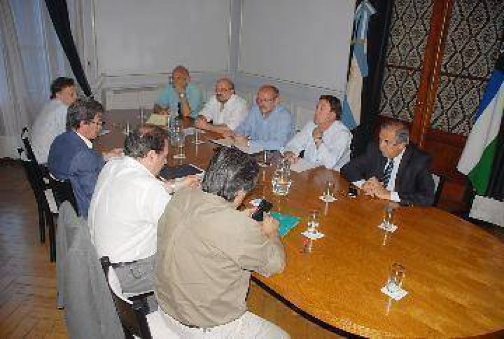 Weretilneck instala a sus ministros en la Legislatura