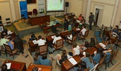 Exitosa participaci�n de alumnos de 72 escuelas secundarias en las mesas de Ciudadan�a del Agua  