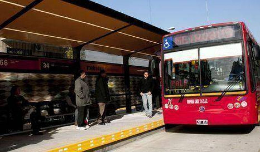 El Metrob�s suma WiFi en estaciones