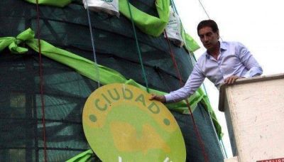 Vuelve el �rbol navide�o a la Plaza de Mayo