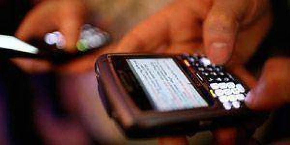  Denuncian deficiencias en el servicio de telefon�a celular