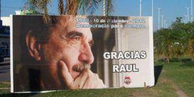 Impiden que radicales coloquen cartel homenajeando a Alfons�n