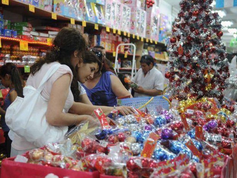 Guerra de ofertas y promociones en comercios y shoppings a pesar de que faltan 15 d�as para Navidad 