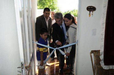 Viviendas: el sue�o de cuatro familias de Inclusi�n Social se hizo realidad