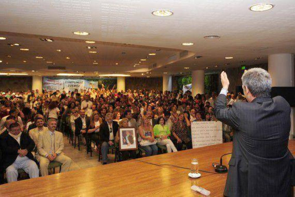 Le hicieron una fiesta sorpresa a Poggi por su primer a�o de gobierno