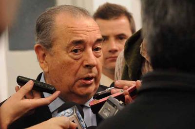 Jorge vet� la ley que coparticipa regal�as hidrocarbur�feras a los municipios 