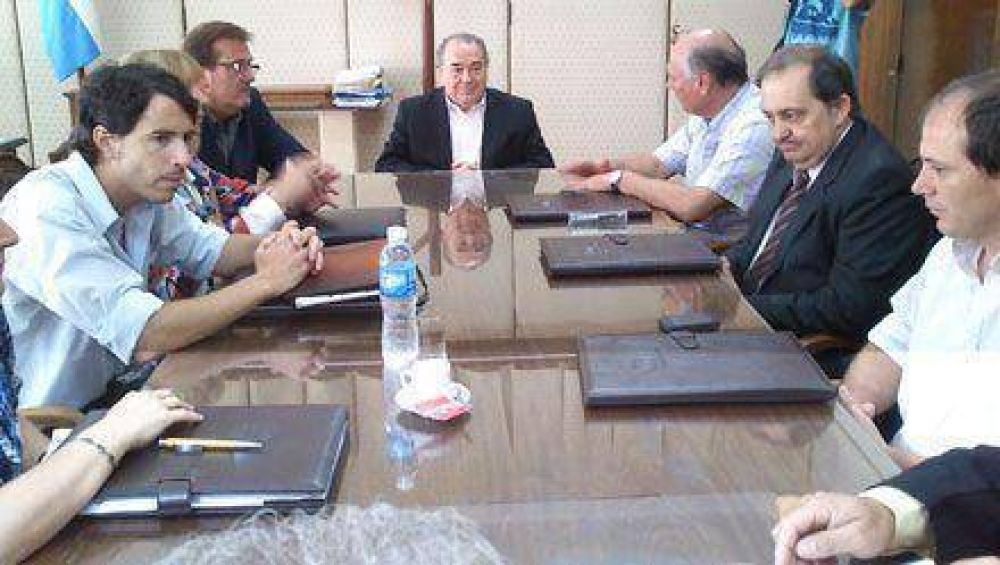 El gobernador pidi� al FrePam que vote el Presupuesto 2013 