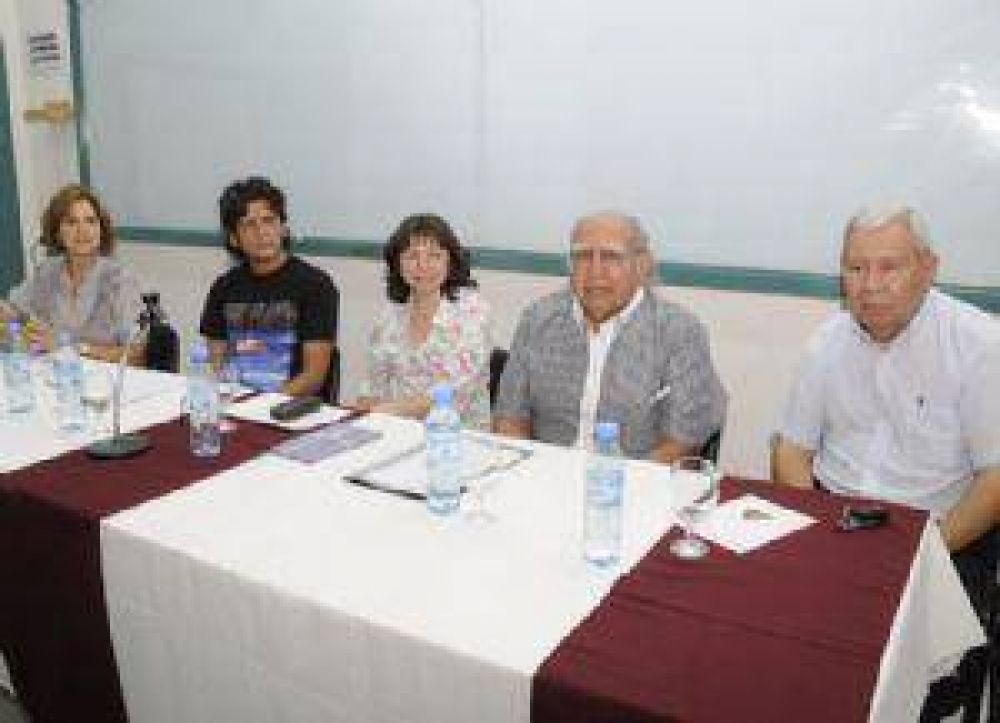 Reconocen labor y lucha por la vigencia del quichua 