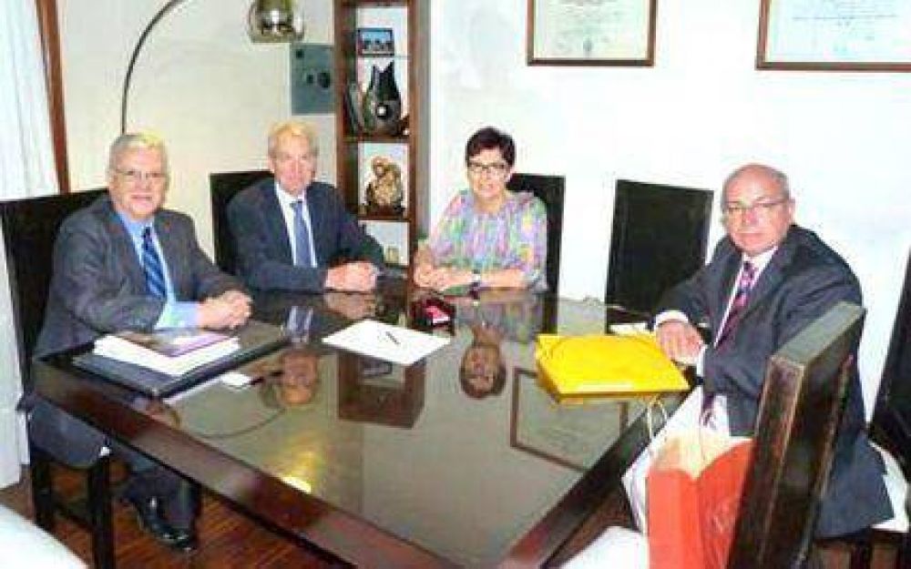 La UNJu recibi� a delegaci�n Francesa