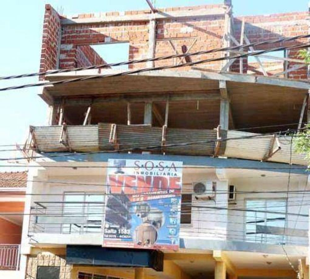 Dos obreros cayeron desde seis metros, uno muri� y el otro est� grave