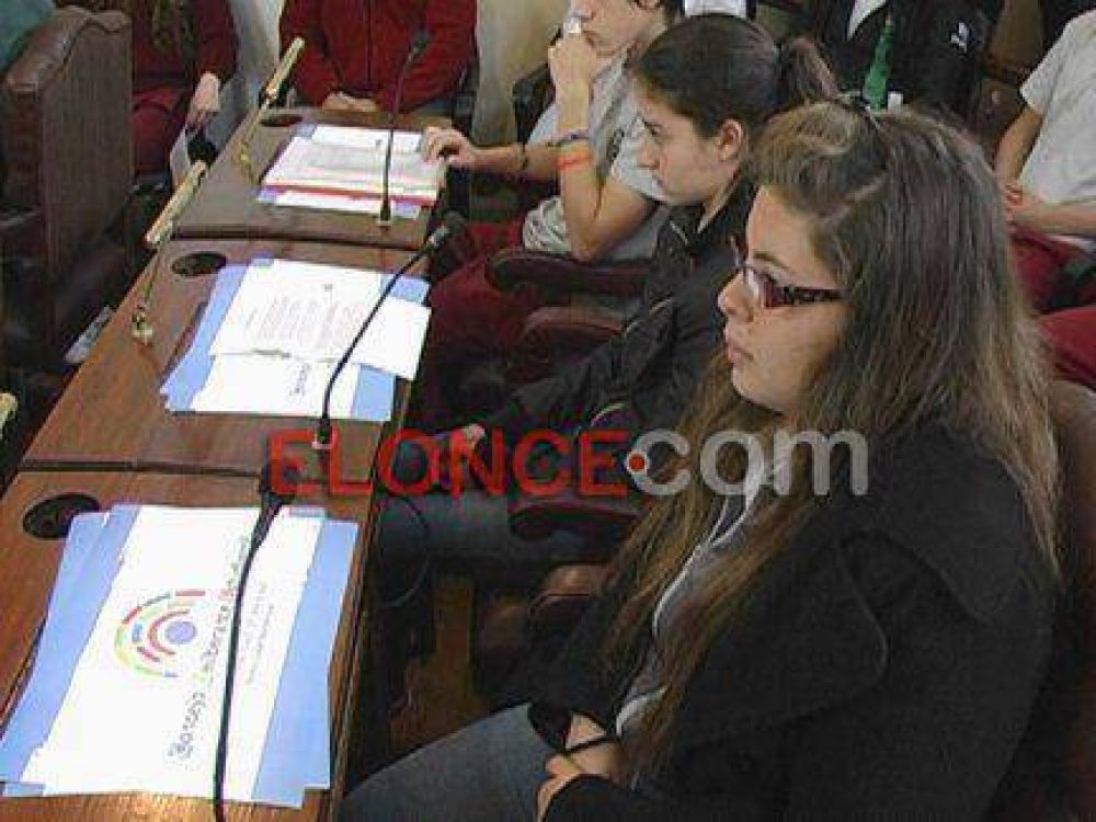 A partir de los 16 a�os, los j�venes tendr�n voz y voto en las vecinales de Paran�