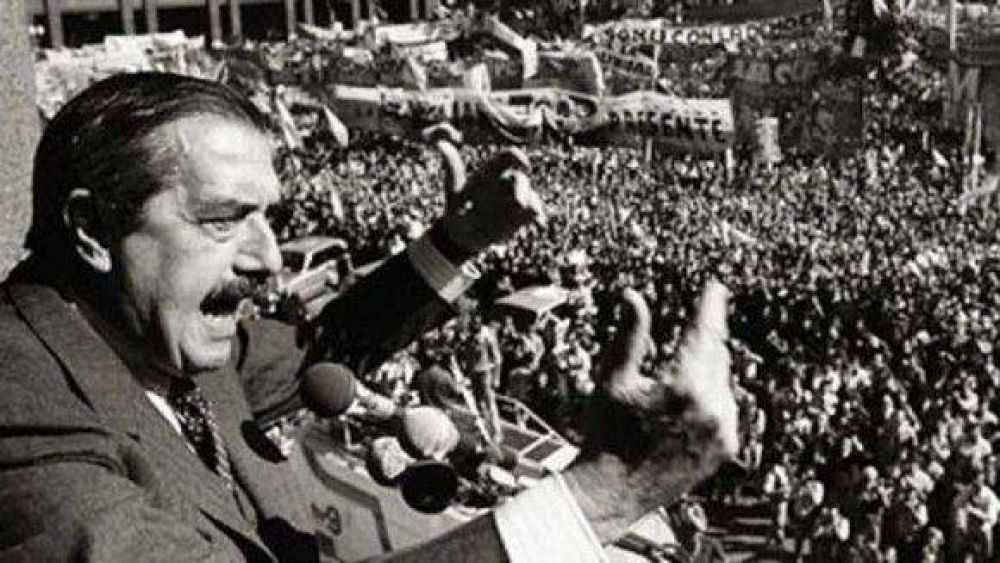 Con distintas consignas, Gobierno y oposici�n reivindicaron la democracia  