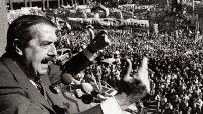 Con distintas consignas, Gobierno y oposici�n reivindicaron la democracia  