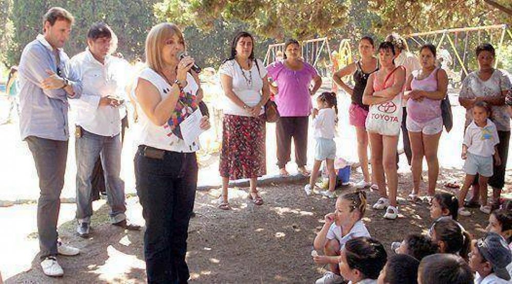 Re�nen a instituciones que dan contenci�n a 500 pibes