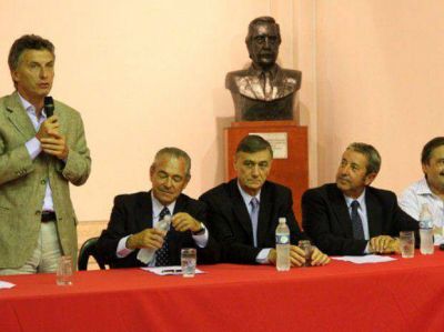 "Compromiso democr�tico" firmado por Binner y Macri