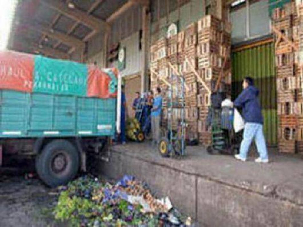Puesteros reclaman devoluci�n de sus lugares en el Mercado
