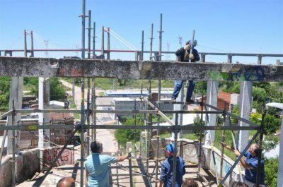 Apuntalamiento y cercado de la escalera de calle Arribe�os