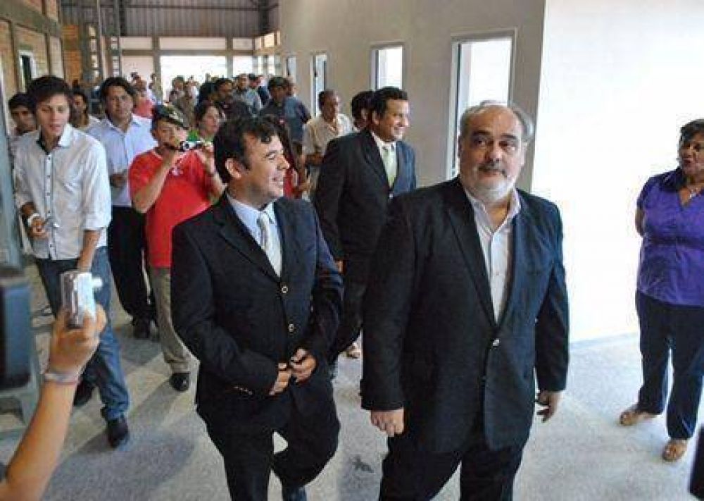 Colombi inaugur� la Terminal de Concepci�n y firm� convenios que fortalecen su perfil tur�stico